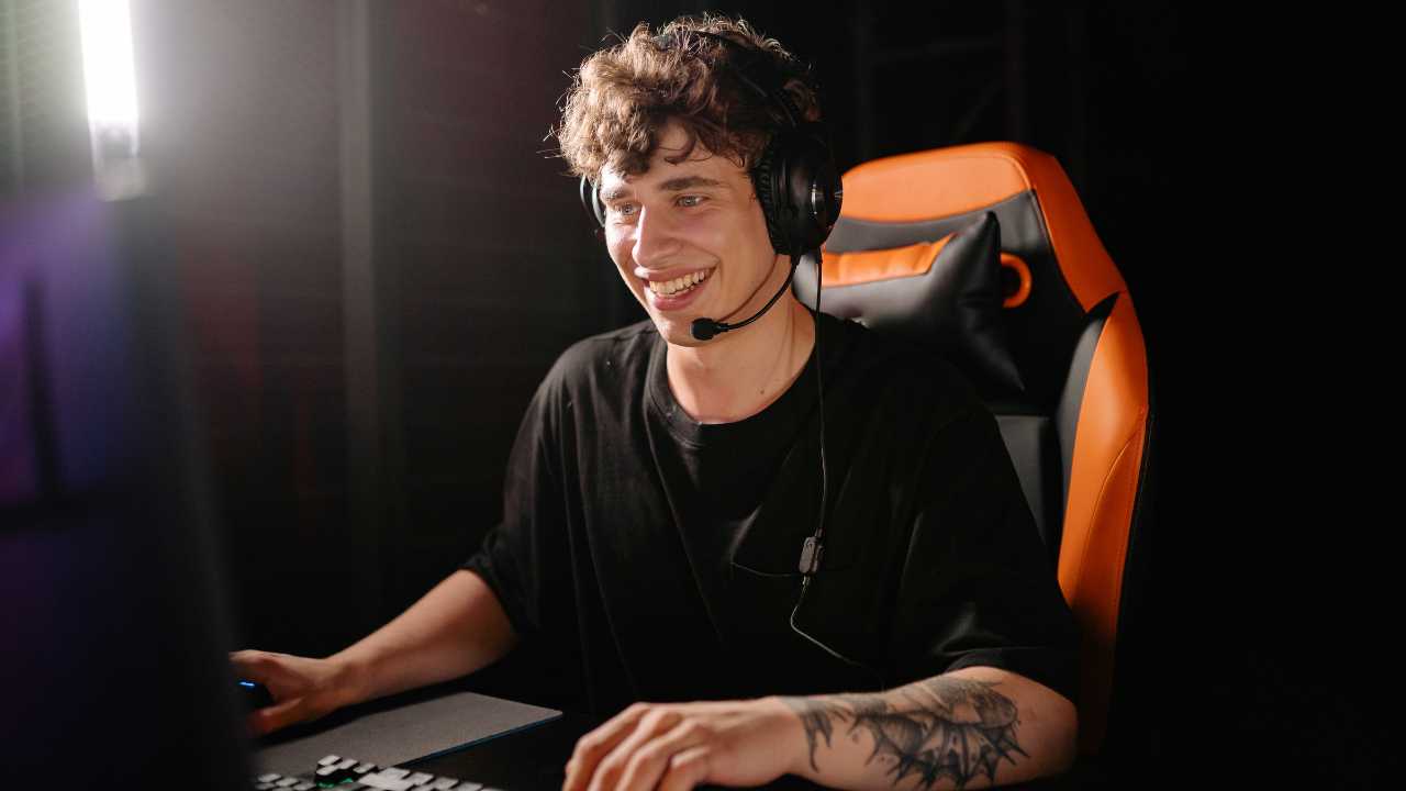 A guy playing games online