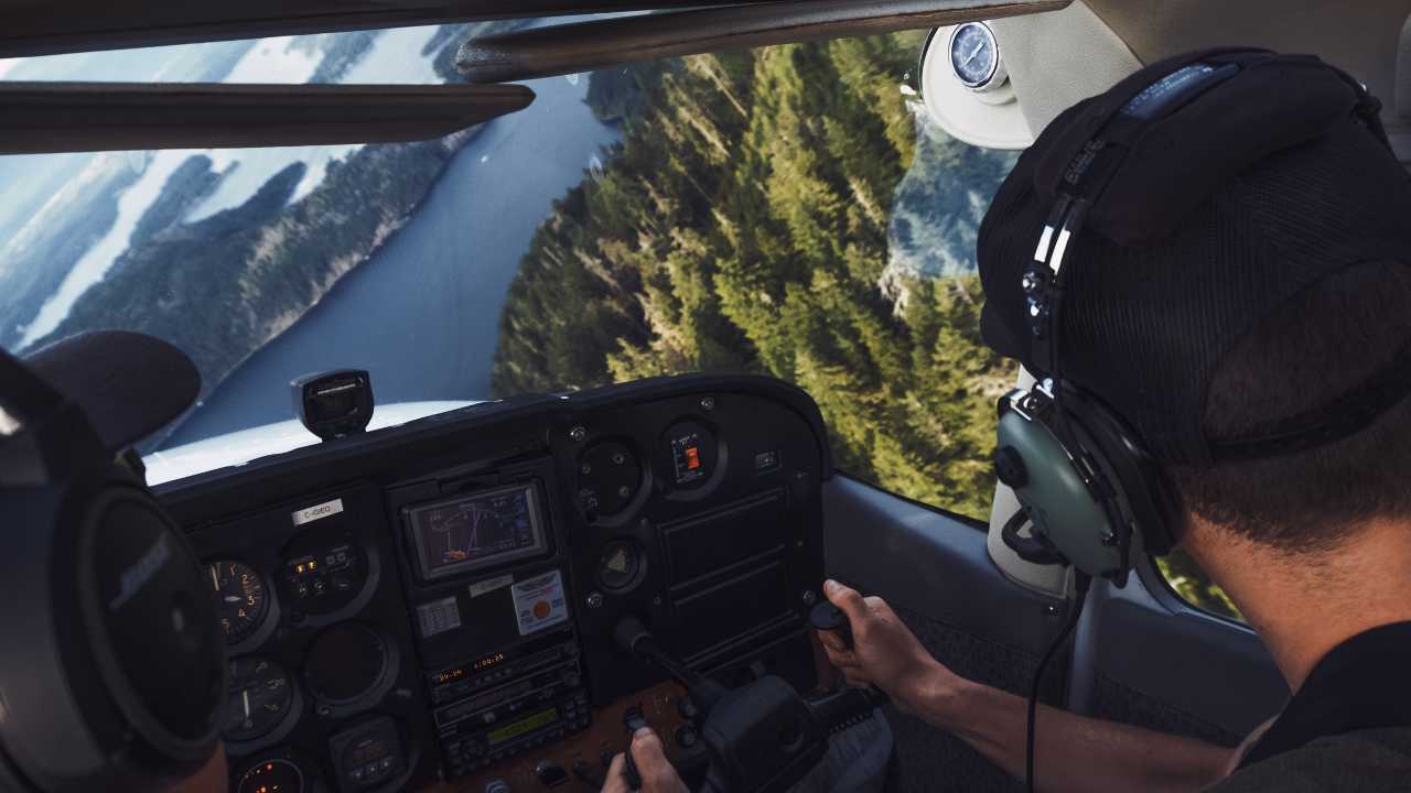 Fly A Plane pilot