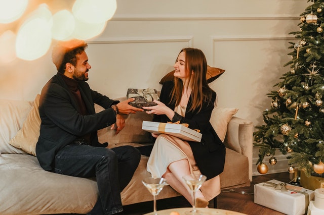 Man giving gift to a women