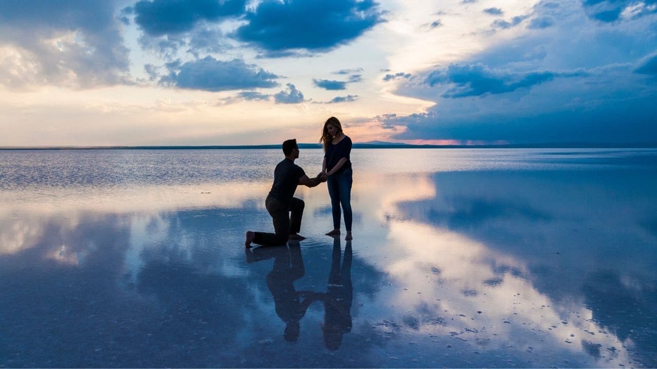 A man on his knees proposing to a girl for marriage