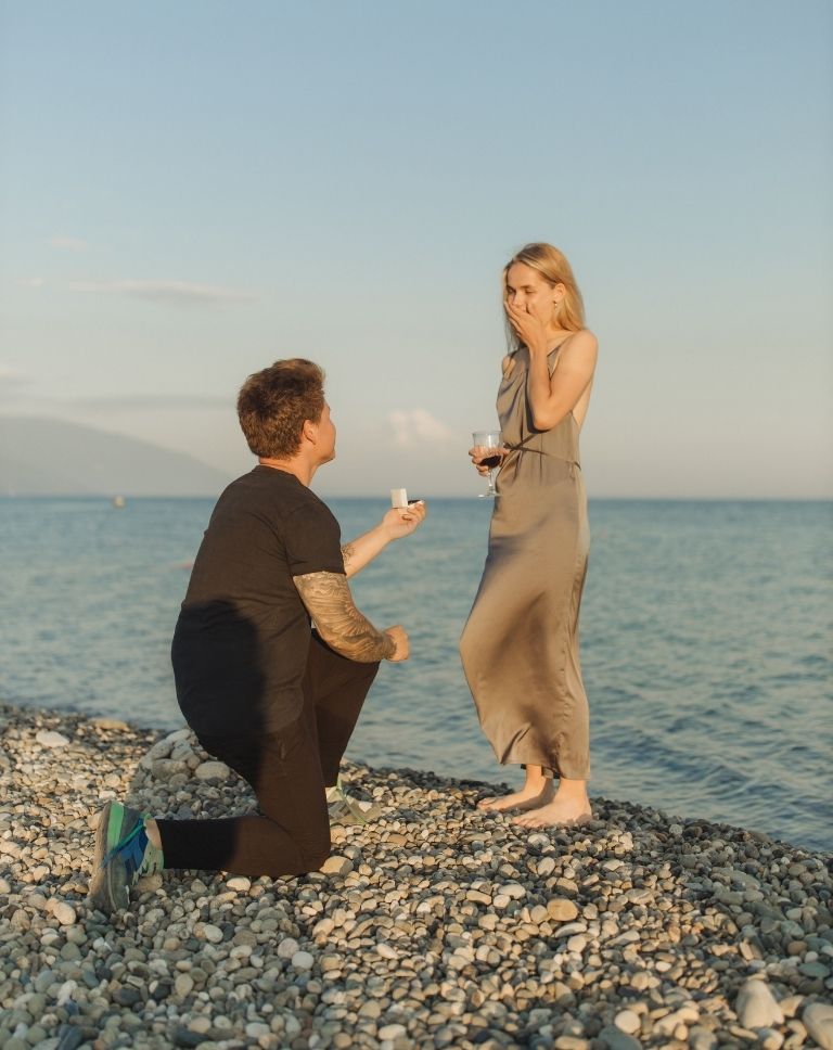 guy proposing a girl near a beach