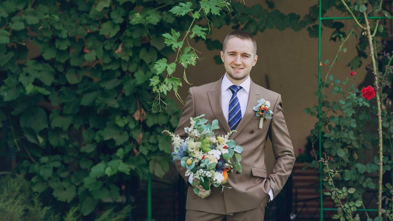 A guy wearing a suit during Summer wedding