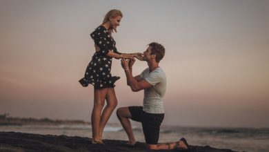 guy proposing a girl