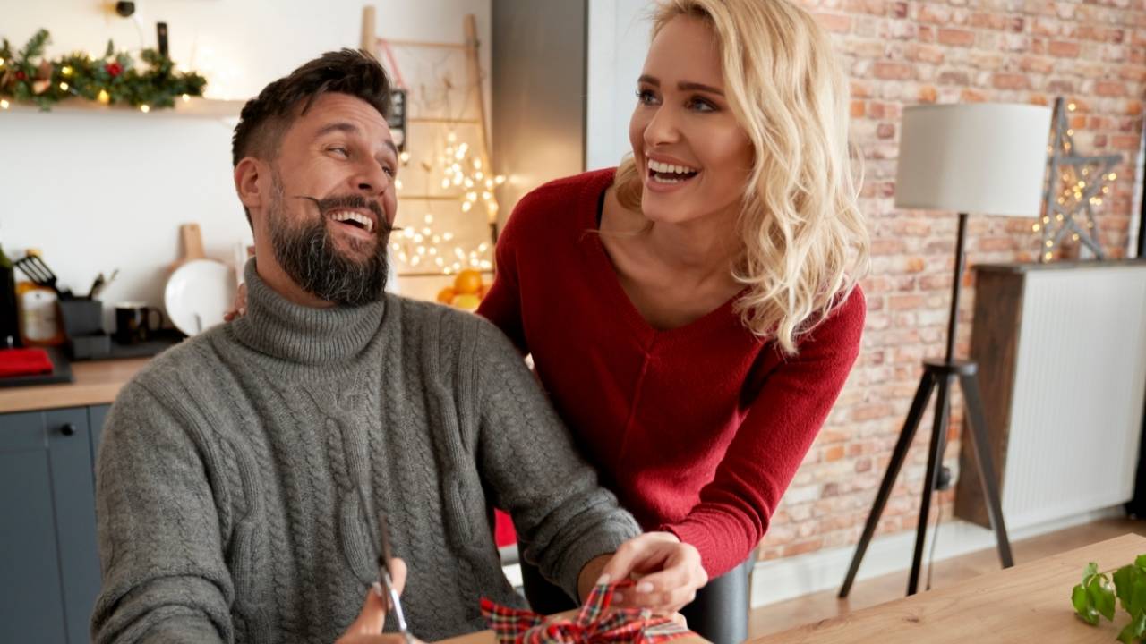 A girl giving a gift to hes partner