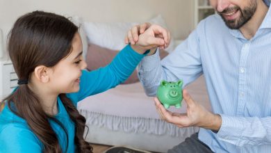 Dad teaching his daughter about money