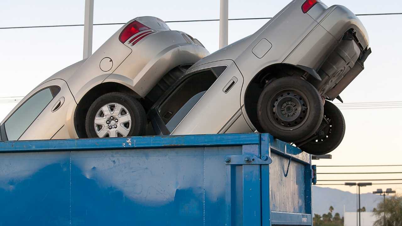 Junkyard car toe