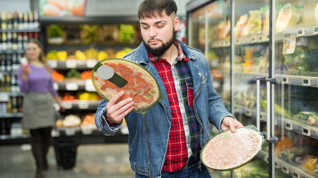 guy buying frozen piza