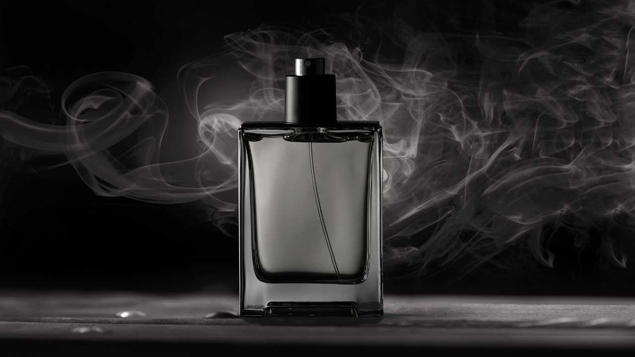 black perfume bottle for men