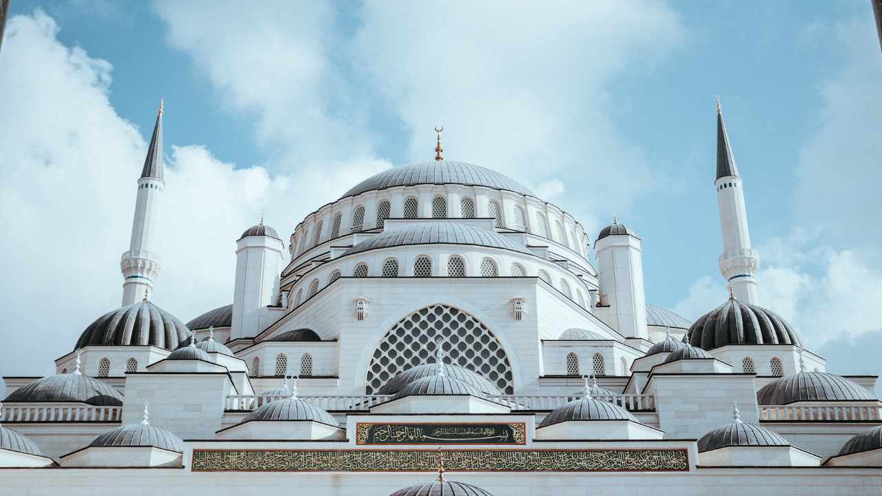 Breathtaking view of the Blue Mosque in Istanbul, Turkey, an affordable world travel destination