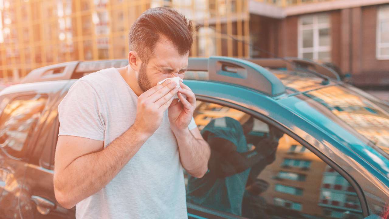 a guy having common Cold