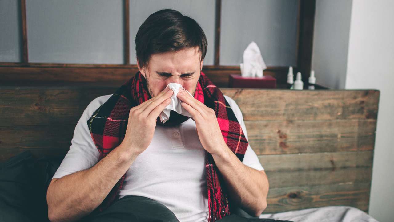 a guy having common Cold