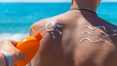 girl applying sunscreen on a mans back